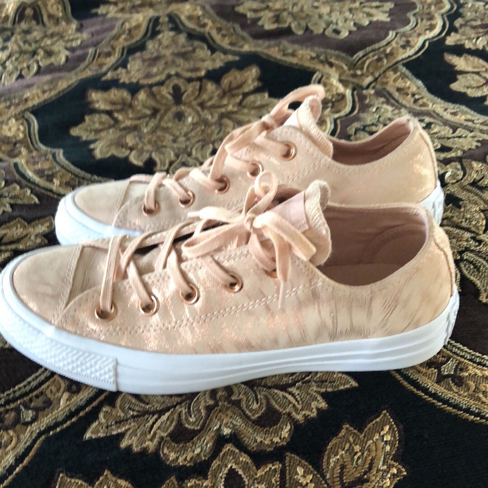 Converse women’s size 6